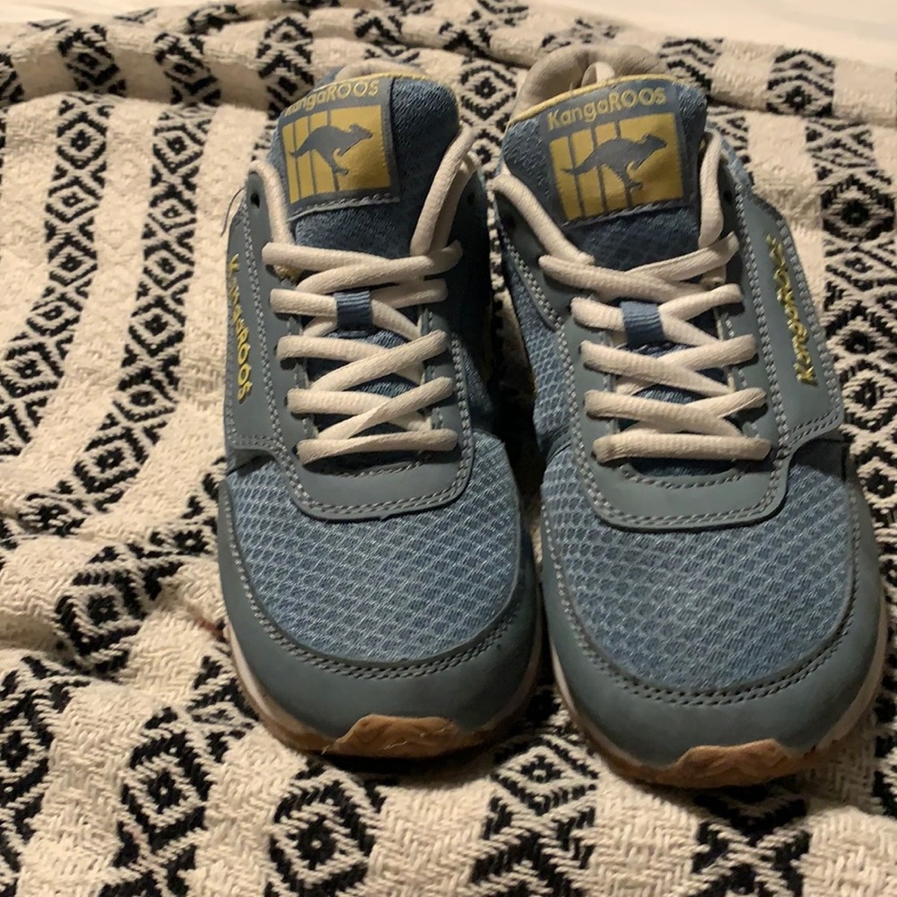 Kangaroo shoes size 7.5 they have side pockets no box